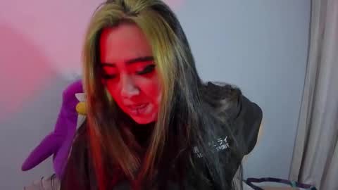 Snapshot of lilith_zenith20 chatting on 11/21/25, 05:06 Lilith online show from 11/21/25, 05:06