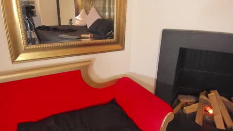   online show from 11/12/25, 07:03