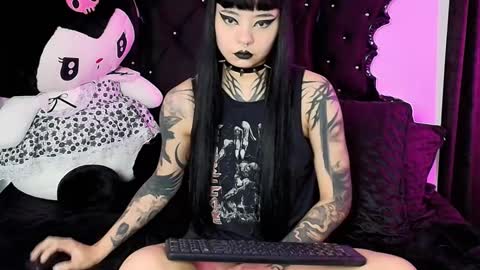 Snapshot of lilithmoon666 chatting on 11/24/25, 11:15 online show from 11/24/25, 11:15