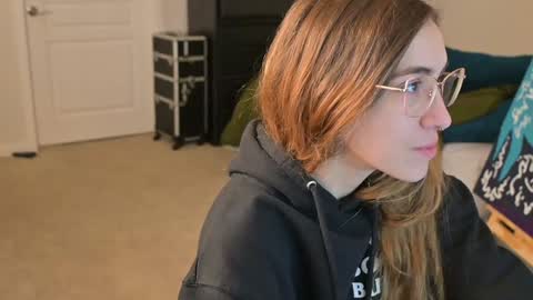 Snapshot of lilithoftrees chatting on 12/15/24, 01:00 L online show from 12/15/24, 01:00