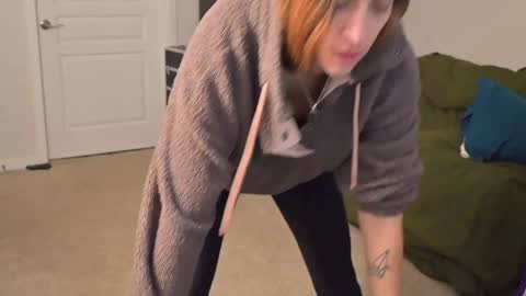 Snapshot of lilithoftrees chatting on 12/21/24, 03:20 L online show from 12/21/24, 03:20