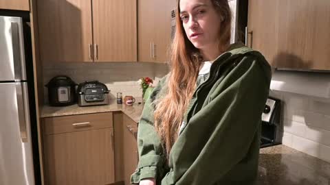 Snapshot of lilithoftrees chatting on 12/25/24, 02:02 L online show from 12/25/24, 02:02