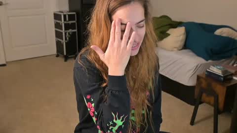 Snapshot of lilithoftrees chatting on 12/29/24, 01:17 L online show from 12/29/24, 01:17