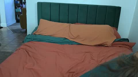 Snapshot of lilithoftrees chatting on 10/18/25, 09:48 L online show from 10/18/25, 09:48