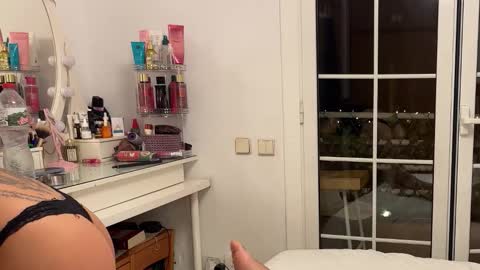 Lilith  Marco online show from 12/17/25, 05:30