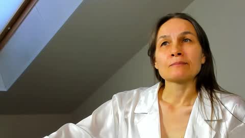 lillian_white1 online show from 02/01/25, 10:26