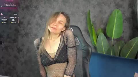 lillian_white1 online show from 11/28/25, 12:46