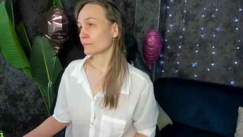 lillian_white1 online show from 02/15/26, 01:02