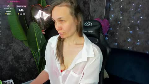 lillian_white1 online show from 02/16/26, 12:40