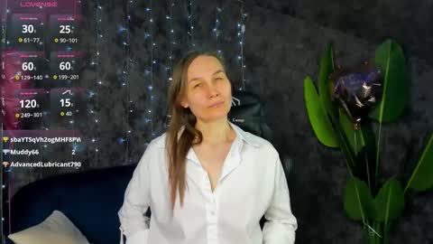 lillian_white1 online show from 03/08/26, 02:04