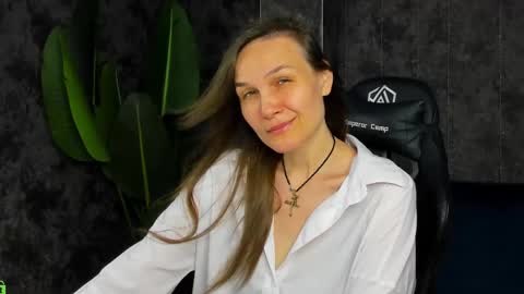 lillian_white1 online show from 06/07/26, 12:48
