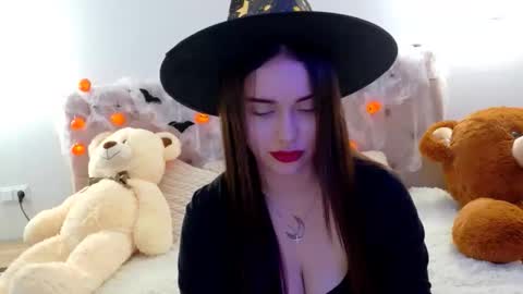 Snapshot of lilliana_moon chatting on 10/31/25, 10:27 lilliana_moon online show from 10/31/25, 10:27