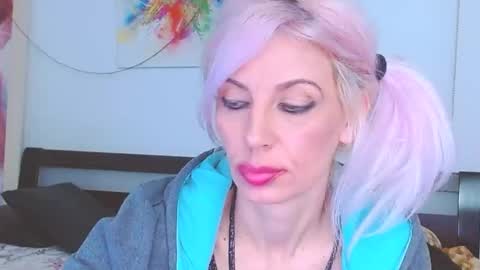 Lara online show from 02/25/25, 01:52