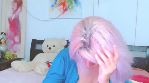 Lara online show from 10/28/25, 10:12