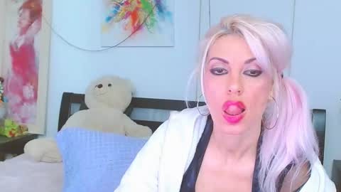 Lara online show from 12/02/25, 07:09