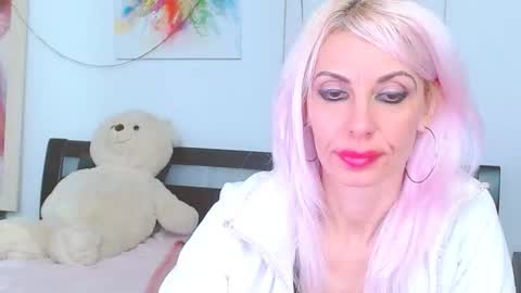 Lara online show from 12/03/25, 08:23