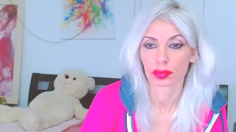 Lara online show from 12/21/25, 10:28