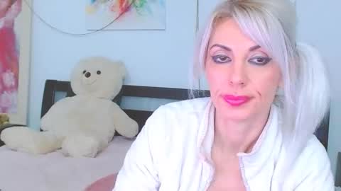 Lara online show from 02/15/26, 09:22