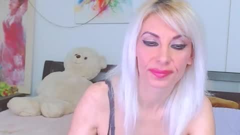 Lara online show from 04/24/26, 07:49