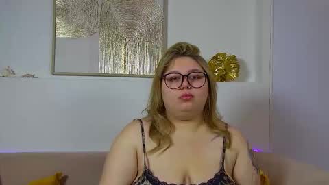 LillianHaig online show from 11/24/25, 06:35