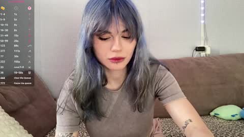 Amelia online show from 04/05/26, 12:13