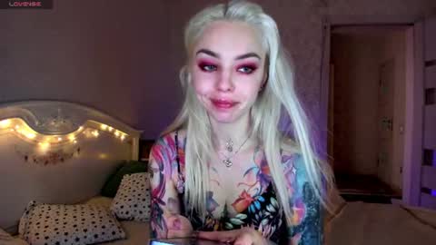 Snapshot of lillimooore chatting on 06/14/26, 02:09 LilliMoore online show from 06/14/26, 02:09