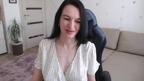 Snapshot of lilliyves chatting on 04/16/26, 10:05 lilliyves online show from 04/16/26, 10:05