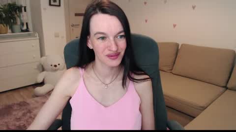 Snapshot of lilliyves chatting on 07/18/26, 10:13 lilliyves online show from 07/18/26, 10:13