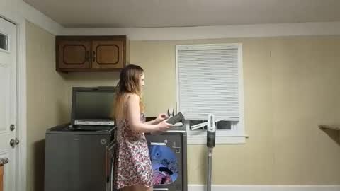 lilly_adams88 online show from 04/10/26, 02:28