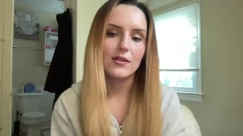 Snapshot of lilly_adams88 chatting on 06/21/26, 11:18 lilly_adams88 online show from 06/21/26, 11:18