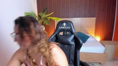 L I L L Y online show from 02/24/25, 03:09