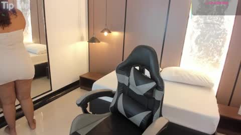 L I L L Y online show from 09/15/25, 12:05