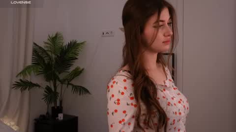 Lilly Colins online show from 01/18/25, 05:59