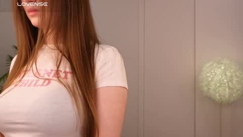 Lilly Colins online show from 01/25/25, 06:13