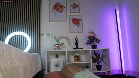 Sofia online show from 04/12/26, 01:16