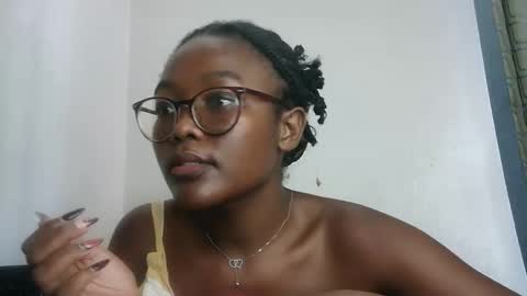 Snapshot of lilly_innocent_ chatting on 04/16/26, 10:27 lilly online show from 04/16/26, 10:27