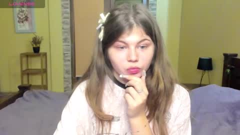 Snapshot of lilly_jess chatting on 11/04/25, 08:19 Lilly online show from 11/04/25, 08:19