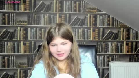 Snapshot of lilly_jess chatting on 11/06/25, 07:37 Lilly online show from 11/06/25, 07:37