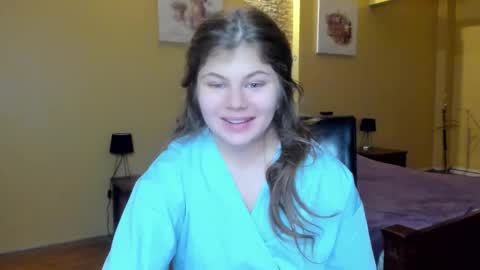 Snapshot of lilly_jess chatting on 11/17/25, 08:25 Lilly online show from 11/17/25, 08:25