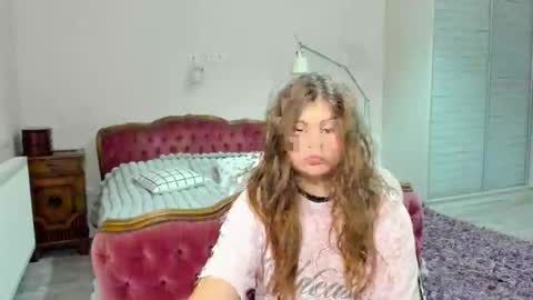 Snapshot of lilly_jess chatting on 11/25/25, 12:54 Lilly online show from 11/25/25, 12:54