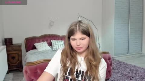 Snapshot of lilly_jess chatting on 11/25/25, 09:04 Lilly online show from 11/25/25, 09:04