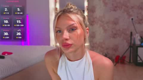 lilly_lux online show from 04/19/26, 01:32