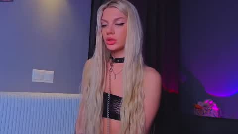 lilly_lux online show from 05/30/26, 01:08