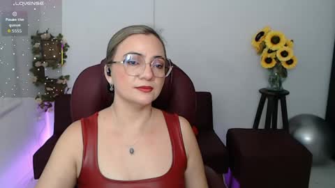 Snapshot of lilly_milf chatting on 05/09/26, 04:34 Lilly online show from 05/09/26, 04:34
