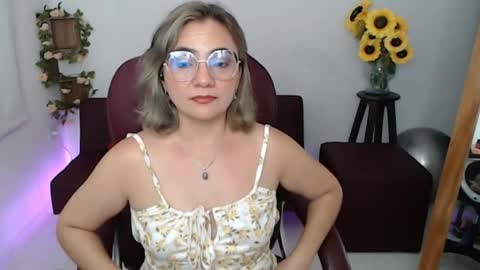 Snapshot of lilly_milf chatting on 05/15/26, 05:42 Lilly online show from 05/15/26, 05:42