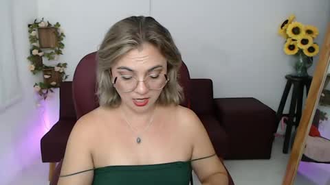 Snapshot of lilly_milf chatting on 05/25/26, 05:41 Lilly online show from 05/25/26, 05:41