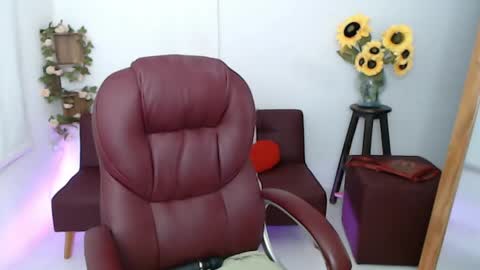 Snapshot of lilly_milf chatting on 05/27/26, 03:09 Lilly online show from 05/27/26, 03:09