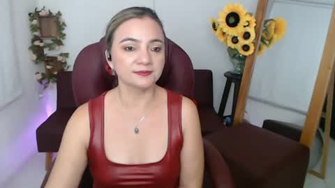 Snapshot of lilly_milf chatting on 06/24/26, 05:23 Lilly online show from 06/24/26, 05:23