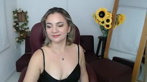 Snapshot of lilly_milf chatting on 07/17/26, 03:50 Lilly online show from 07/17/26, 03:50