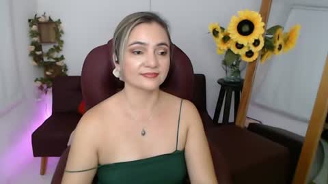 Snapshot of lilly_milf chatting on 07/20/26, 03:36 Lilly online show from 07/20/26, 03:36